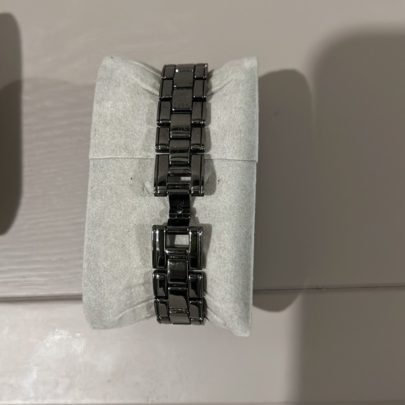 x2 Watches (one is Fossil; the other does not have a listed name) - Picture 5 of 5